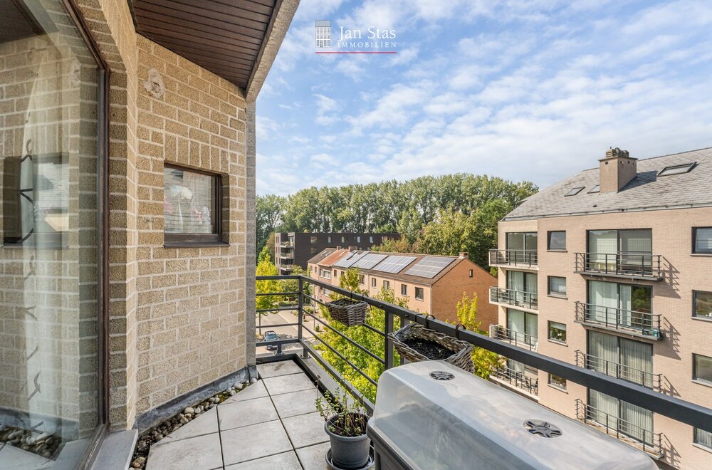 goed-gelegen-appartement-met-2-slaapkamers-een-terras-en-een-garagebox-te-kessel-lo-011.jpg