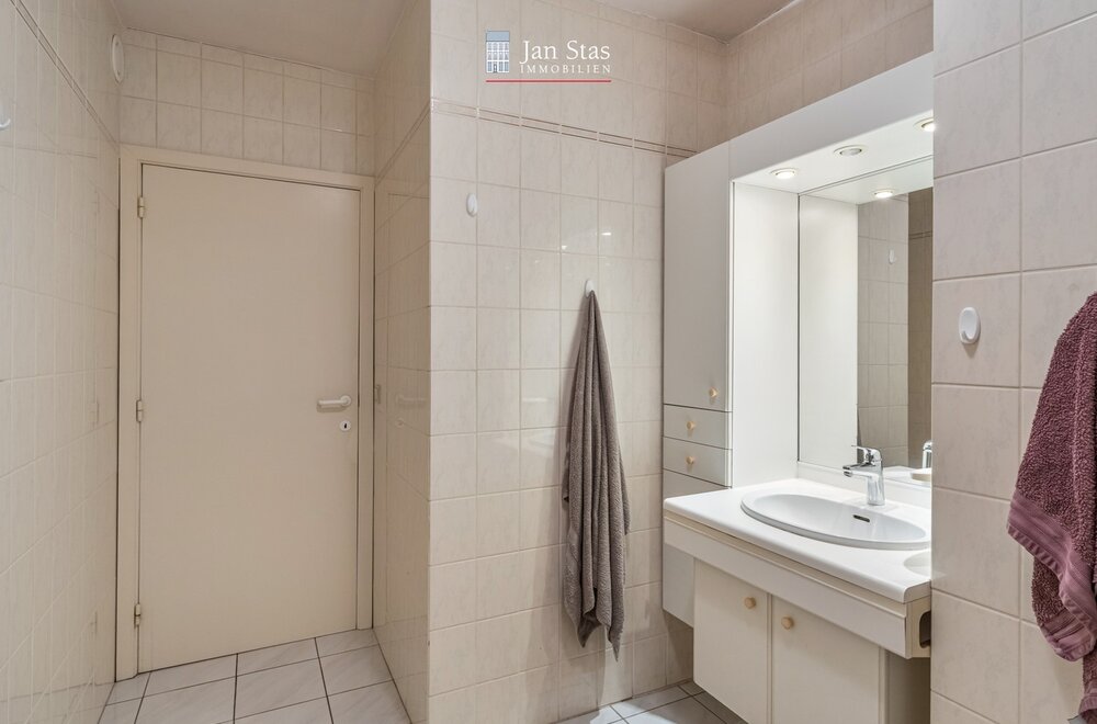 goed-gelegen-appartement-met-2-slaapkamers-een-terras-en-een-garagebox-te-kessel-lo-022.jpg