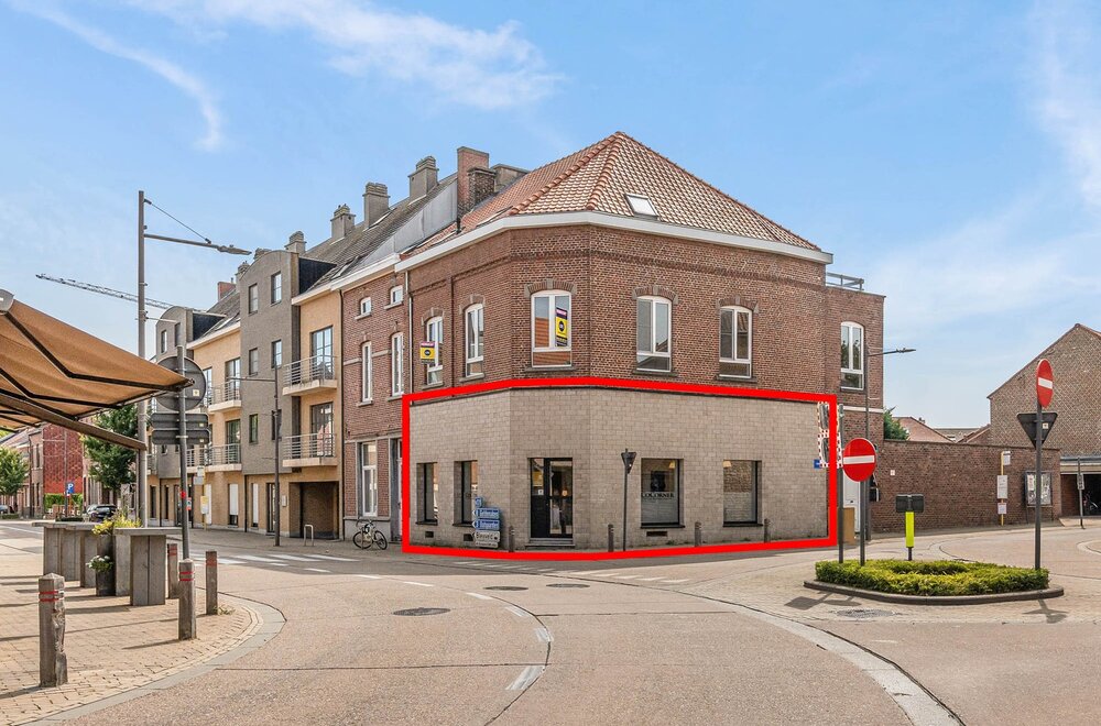 gunstig-gelegen-handelspand-vrij-van-huur-met-ruime-kelder-in-hoegaarden-centrum001.jpg
