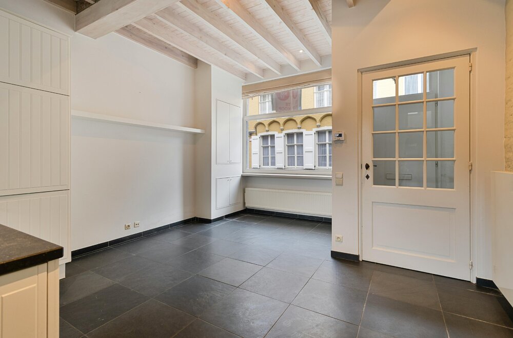 uniek-gerenoveerde-herenwoning-in-brugge-met-3-slaapkamers003.jpg