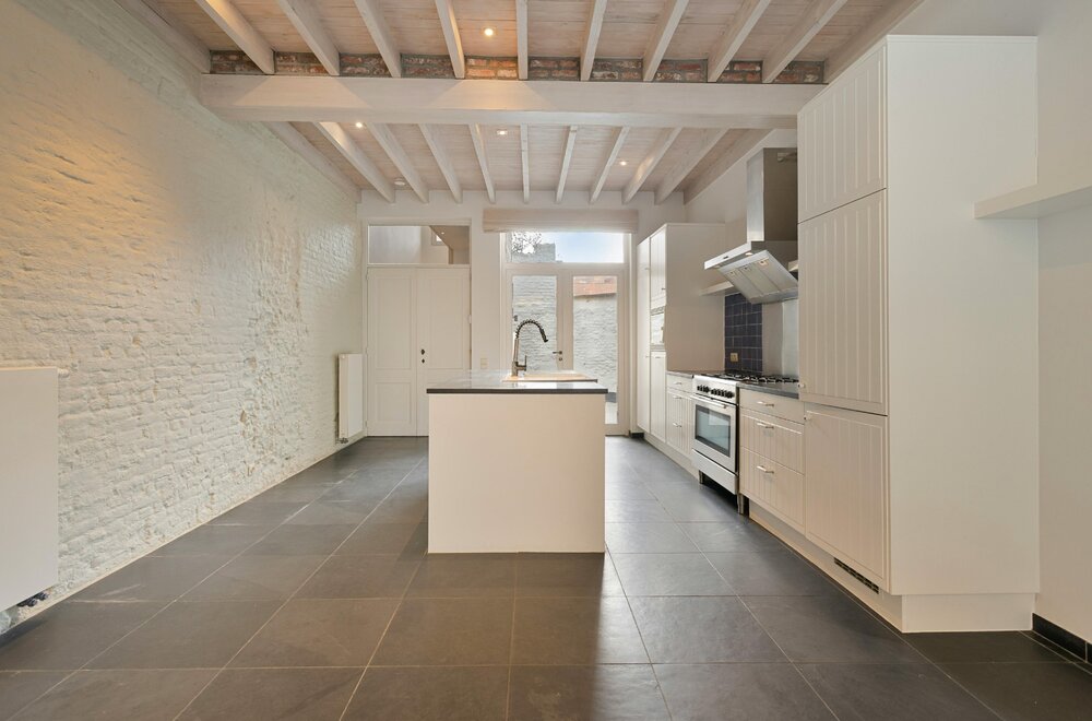 uniek-gerenoveerde-herenwoning-in-brugge-met-3-slaapkamers004.jpg