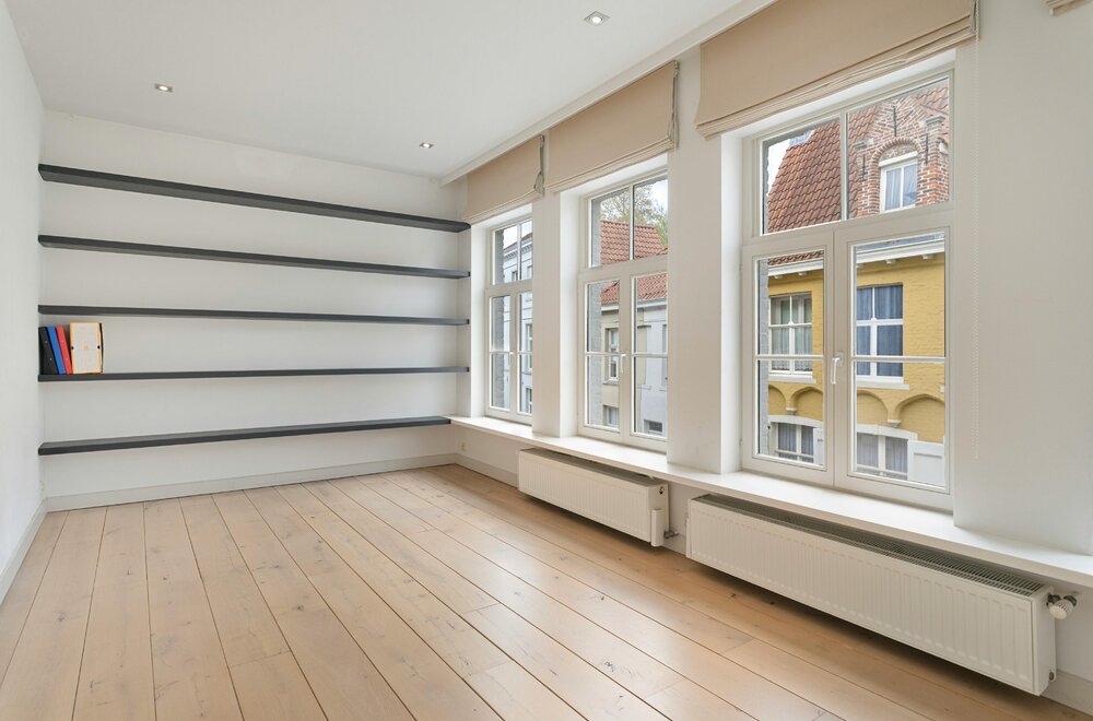 uniek-gerenoveerde-herenwoning-in-brugge-met-3-slaapkamers010.jpg