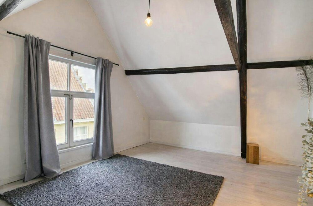 uniek-gerenoveerde-herenwoning-in-brugge-met-3-slaapkamers011.jpg