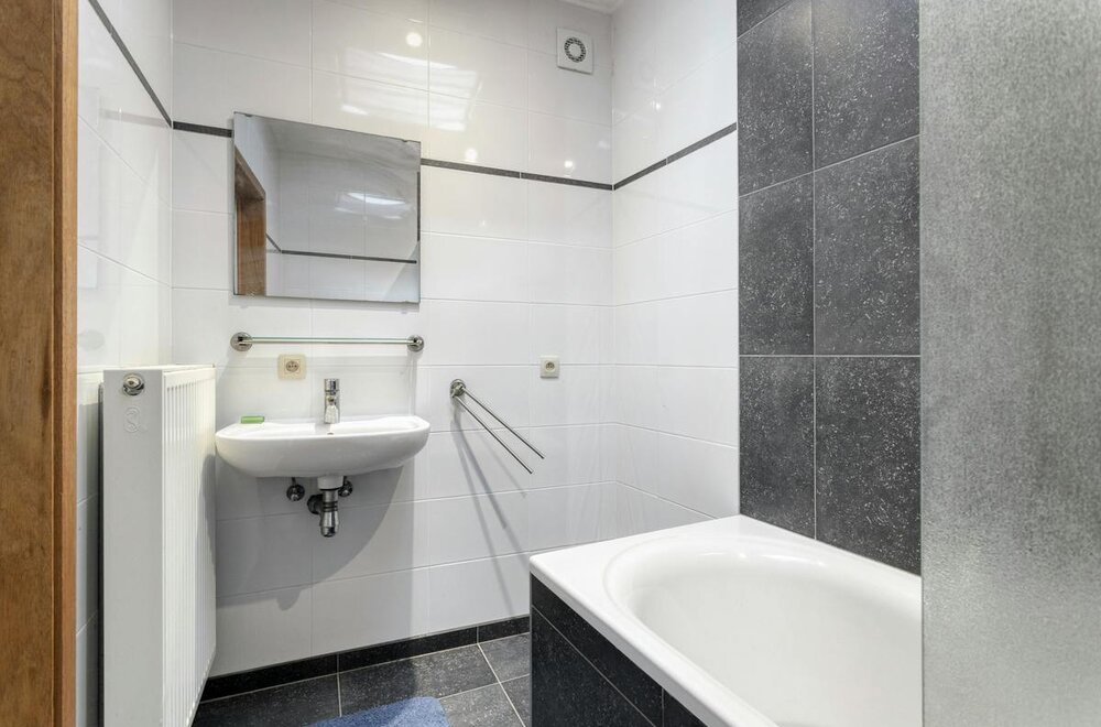 instapklaar-huis-te-koop-met-2-slaapkamers-in-de-ieperstraat-in-poperinge008.jpg