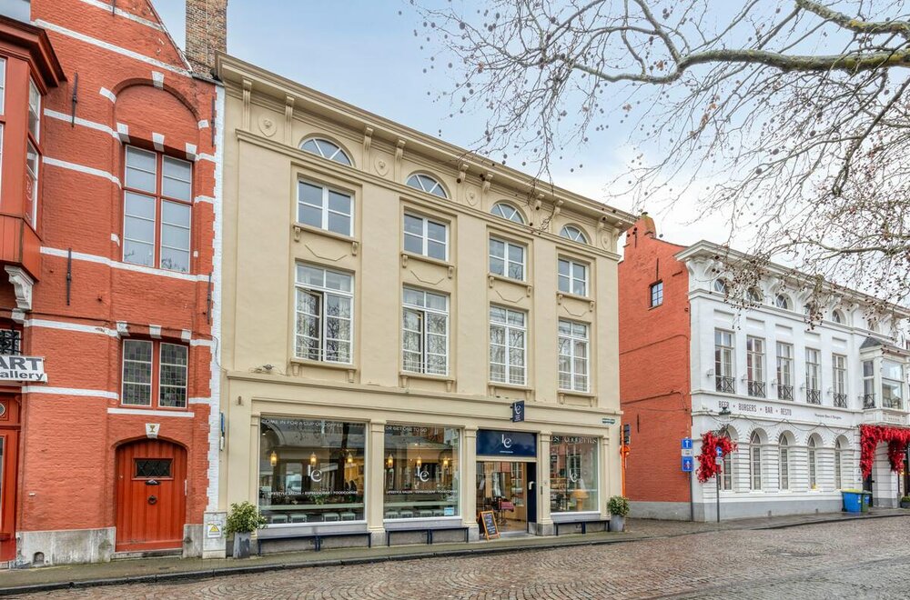 ruim-appartement-met-1-slaapkamer-te-koop-in-brugge001.jpg