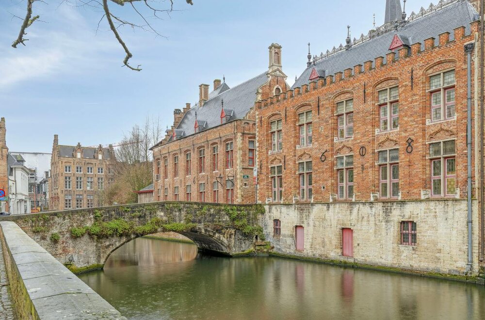 ruim-appartement-met-1-slaapkamer-te-koop-in-brugge004.jpg