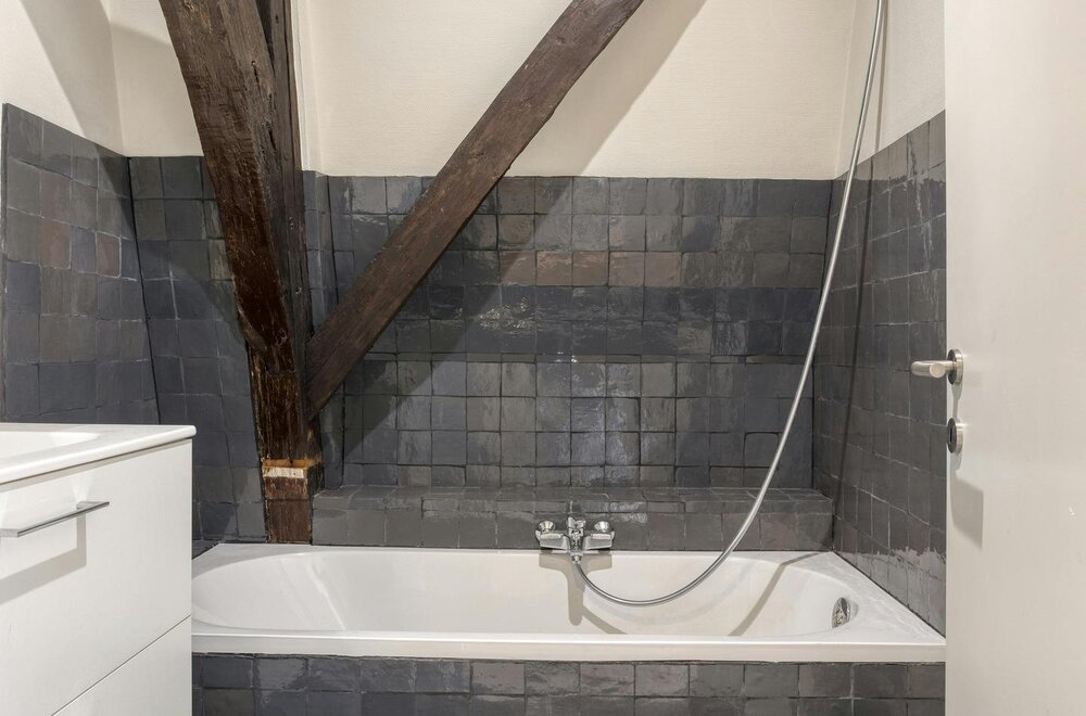 ruim-appartement-met-1-slaapkamer-te-koop-in-brugge008.jpg