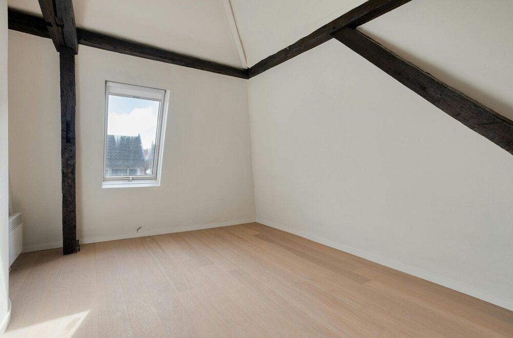 ruim-appartement-met-1-slaapkamer-te-koop-in-brugge009.jpg