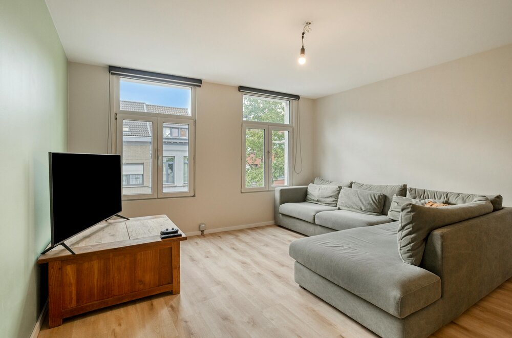gezellig-appartement-met-autostaanplaats-te-koop-te-merksem002.jpg