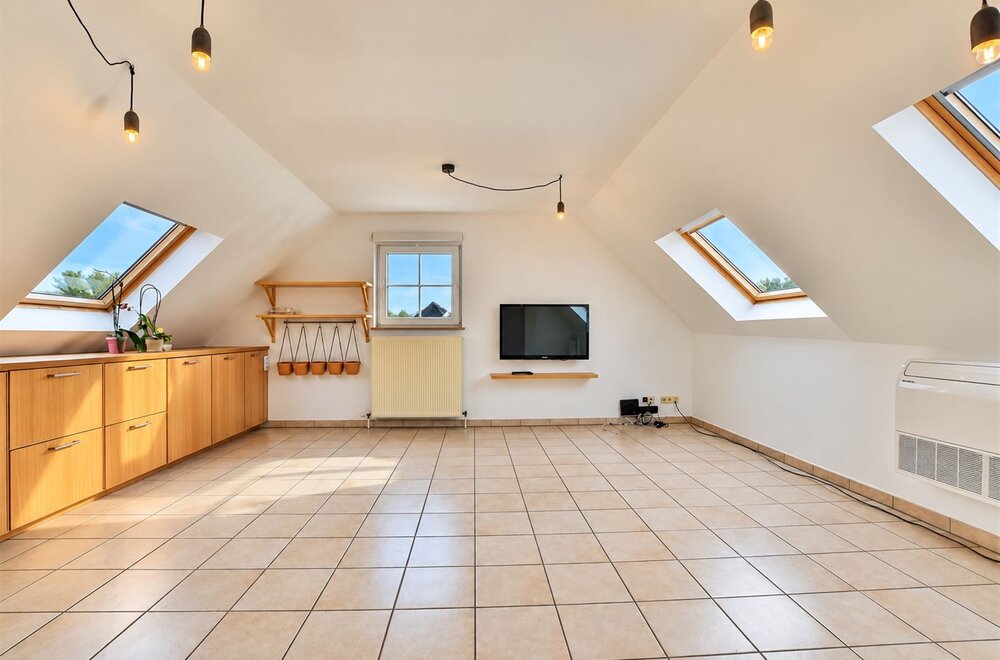 modern-en-instapklaar-dakappartement-met-2-slaapkamers-in-baasrode001.jpg