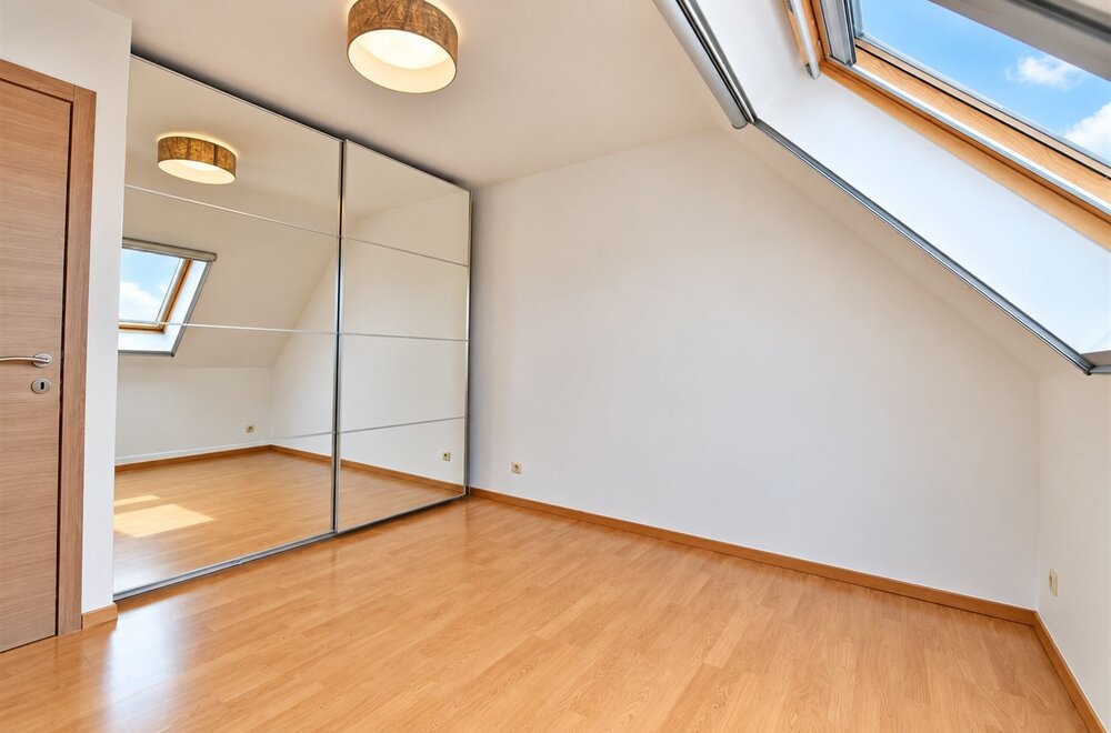 modern-en-instapklaar-dakappartement-met-2-slaapkamers-in-baasrode006.jpg