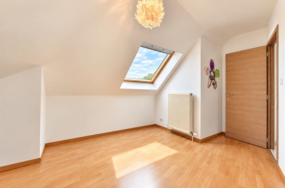 modern-en-instapklaar-dakappartement-met-2-slaapkamers-in-baasrode007.jpg