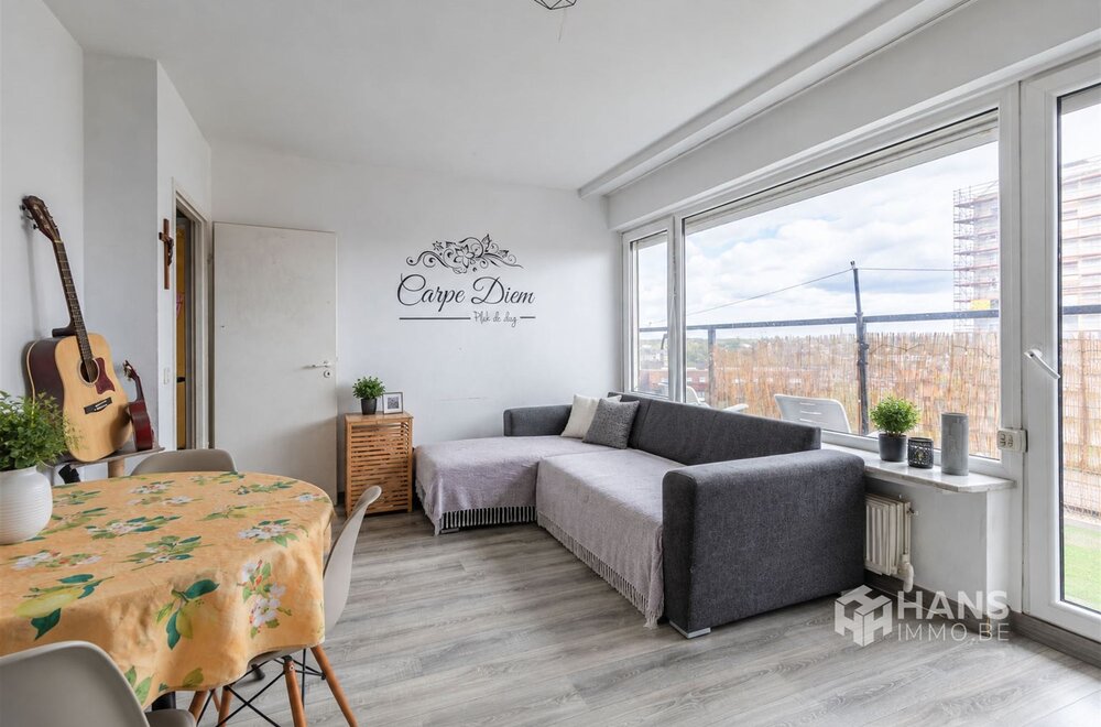 lichtrijk-appartement-58-m-met-2-slaapkamers-en-terras-9-m-in-berchem004.jpg