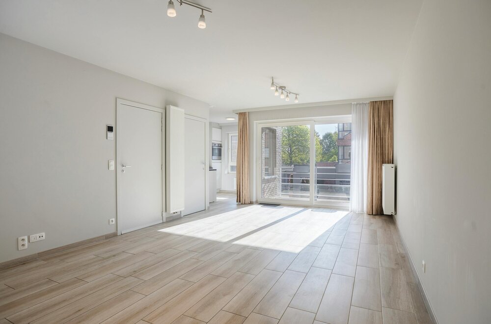instapklaar-appartement-met-2-slaapkamers-in-centrum-oostkamp002.jpg