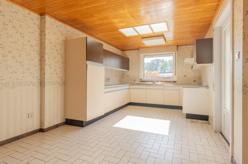 rustig-gelegen-gezinswoning-met-4-slaapkamers-garage-en-tuin-004.jpg
