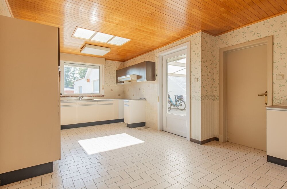 rustig-gelegen-gezinswoning-met-4-slaapkamers-garage-en-tuin-006.jpg