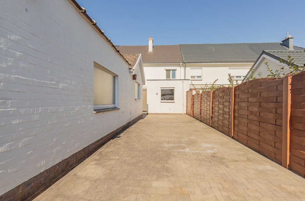 rustig-gelegen-gezinswoning-met-4-slaapkamers-garage-en-tuin-008.jpg