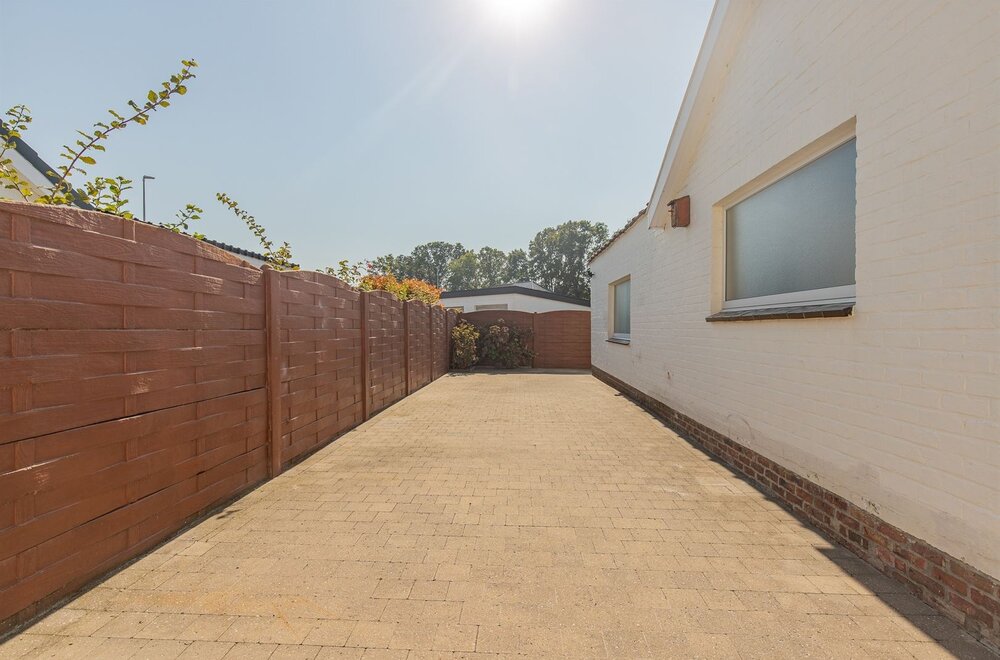 rustig-gelegen-gezinswoning-met-4-slaapkamers-garage-en-tuin-009.jpg