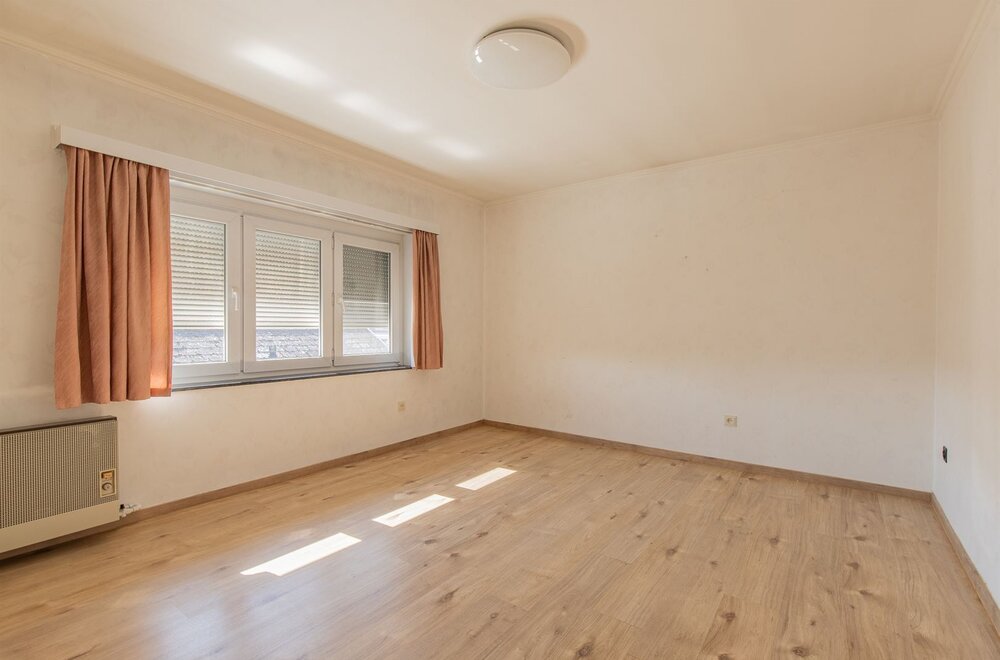 rustig-gelegen-gezinswoning-met-4-slaapkamers-garage-en-tuin-015.jpg
