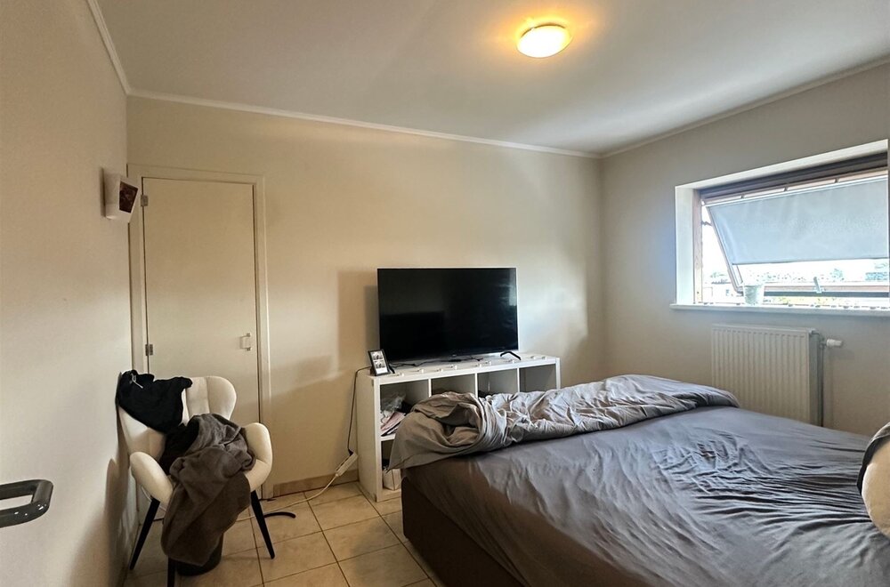 lichtrijk-en-instapklaar-dakappartement-met-2-slaapkamers-in-het-centrum-van-buggenhout-005.jpg