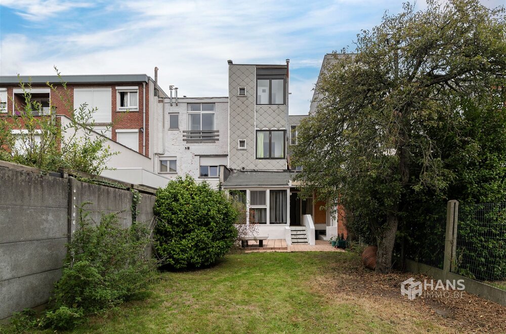 ruim-gelijkvloersappartement-113-m-met-2-slaapkamers-garage-en-tuin-210-m-in-merksem-001.jpg