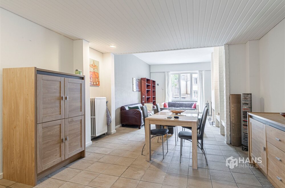 ruim-gelijkvloersappartement-113-m-met-2-slaapkamers-garage-en-tuin-210-m-in-merksem-004.jpg