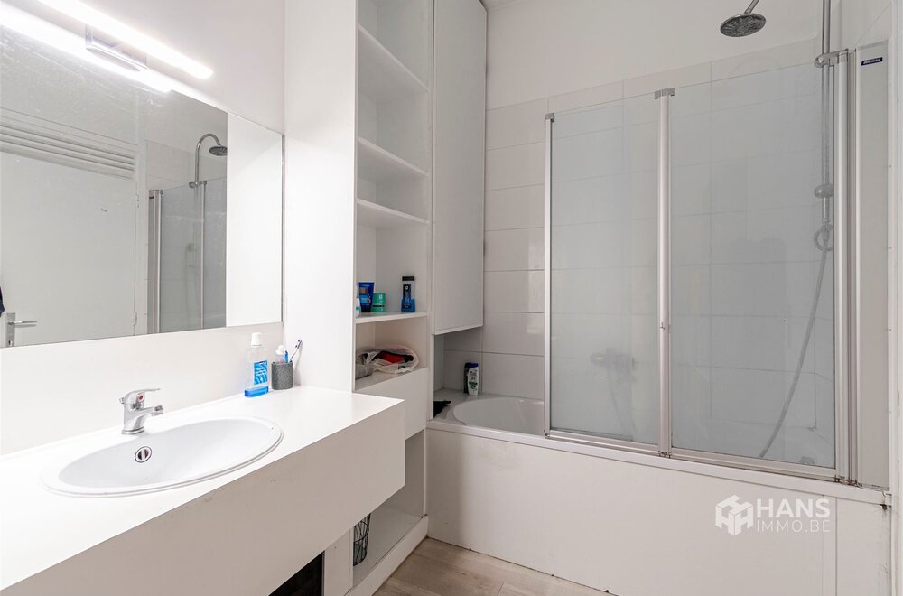 ruim-gelijkvloersappartement-113-m-met-2-slaapkamers-garage-en-tuin-210-m-in-merksem-013.jpg