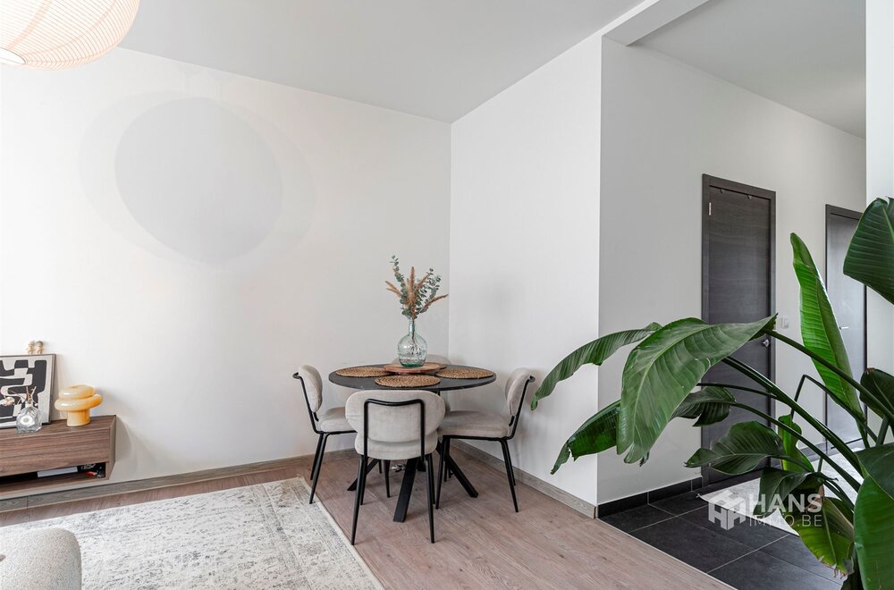 instapklaar-appartement-76-m-met-2-slaapkamers-en-terras-4-m-in-berchem005.jpg