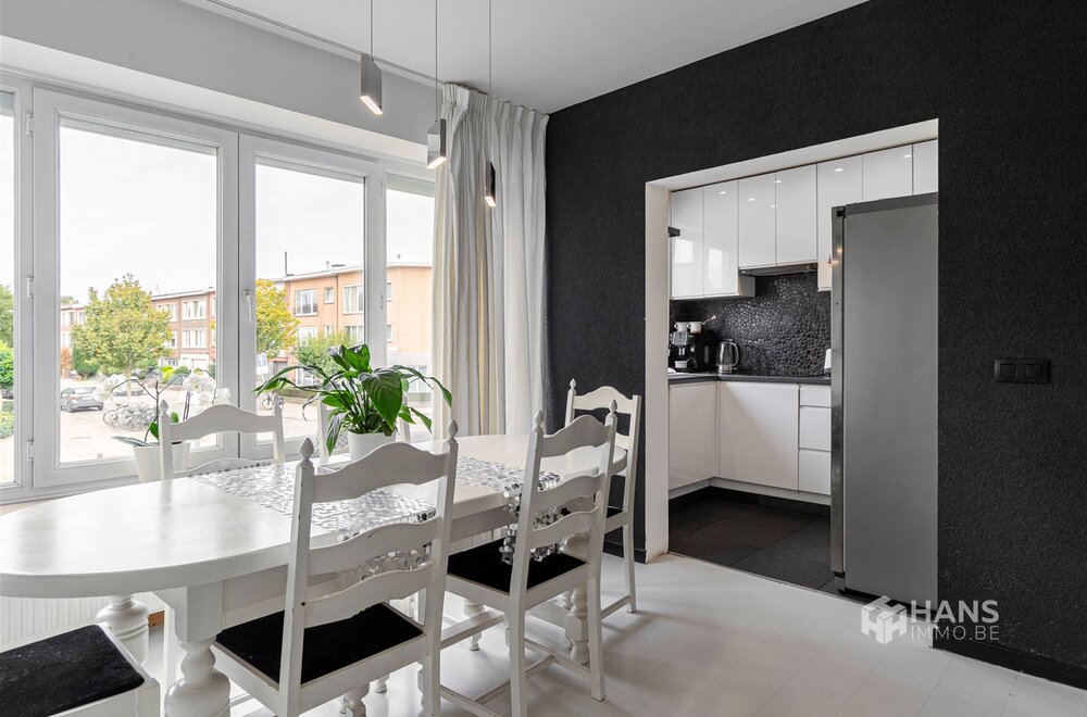 ruim-duplexappartement-210-m-met-garage-en-zuid-gerichte-tuin-47-m-in-deurne004.jpg