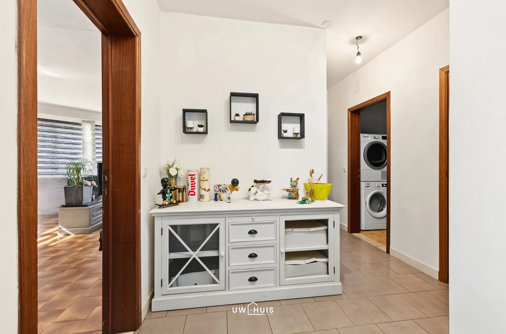 ruim-2-slaapkamer-appartement-met-garage-in-centrum-verrebroek004.jpg