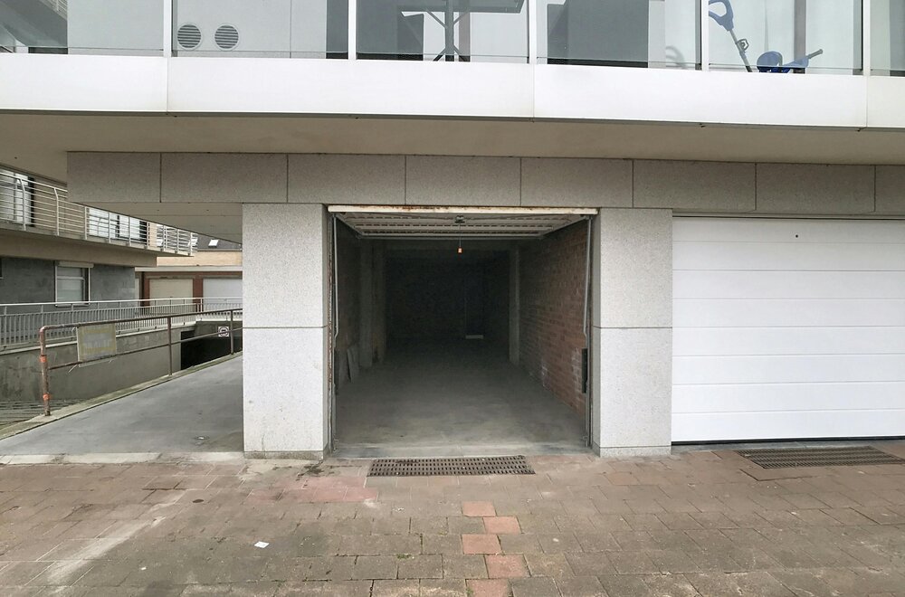 uitzonderlijk-dubbele-garagebox-te-koop-te-westende-002.jpg
