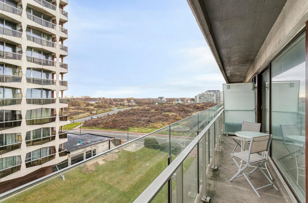 gerenoveerd-appartement-met-1-slaapkamer-en-terras-in-de-panne001.jpg
