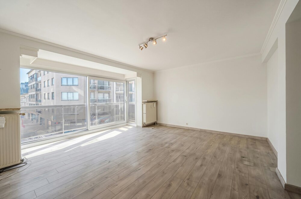 centraal-gelegen-2-slaapkamer-appartement-vlakbij-de-zeedijk004.jpg