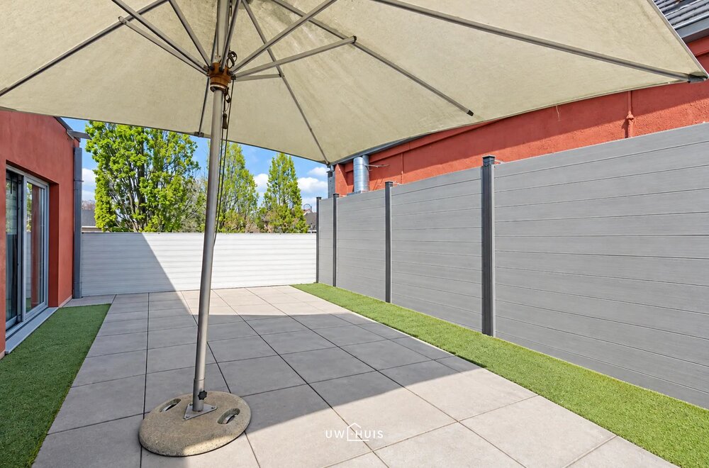 uniek-appartement-met-dubbele-garage-en-40m-terras001.jpg