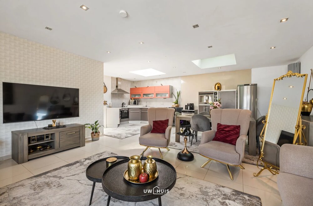 uniek-appartement-met-dubbele-garage-en-40m-terras003.jpg