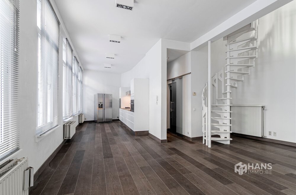 lichtrijk-duplexappartement-82-m-met-1-slaapkamer-in-hartje-antwerpen-2000-002.jpg