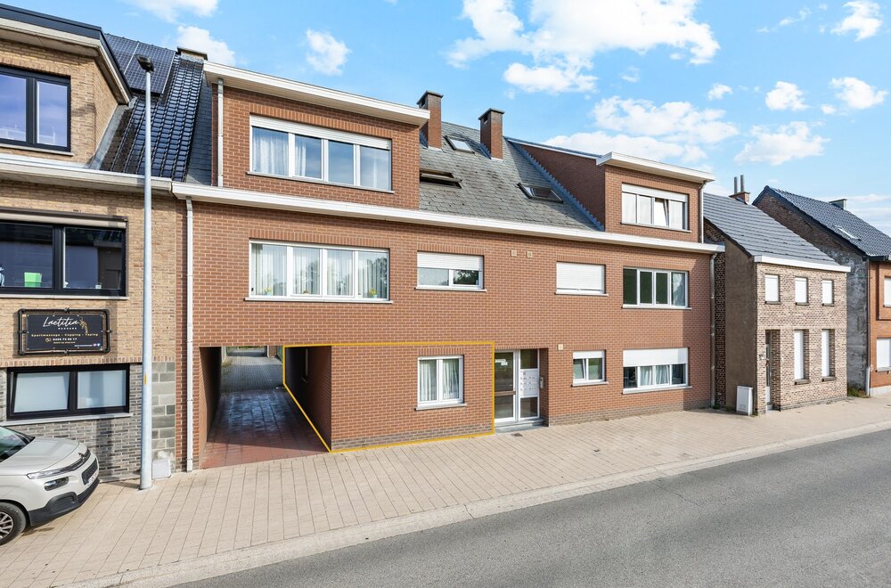 gelijkvloers-appartement-met-n-slaapkamer-grote-tuin-en-garage001.jpg
