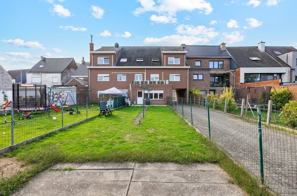 gelijkvloers-appartement-met-n-slaapkamer-grote-tuin-en-garage011.jpg