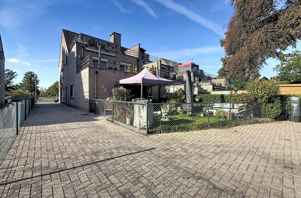 appartement-met-2-slaapkamers-terras-en-garage-in-gooreind003.jpg