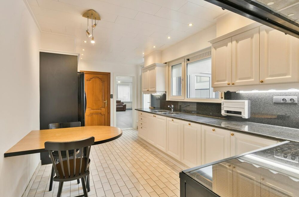 ruim-huis-te-koop-met-6-slaapkamers-in-blankenberge-centrum009.jpg