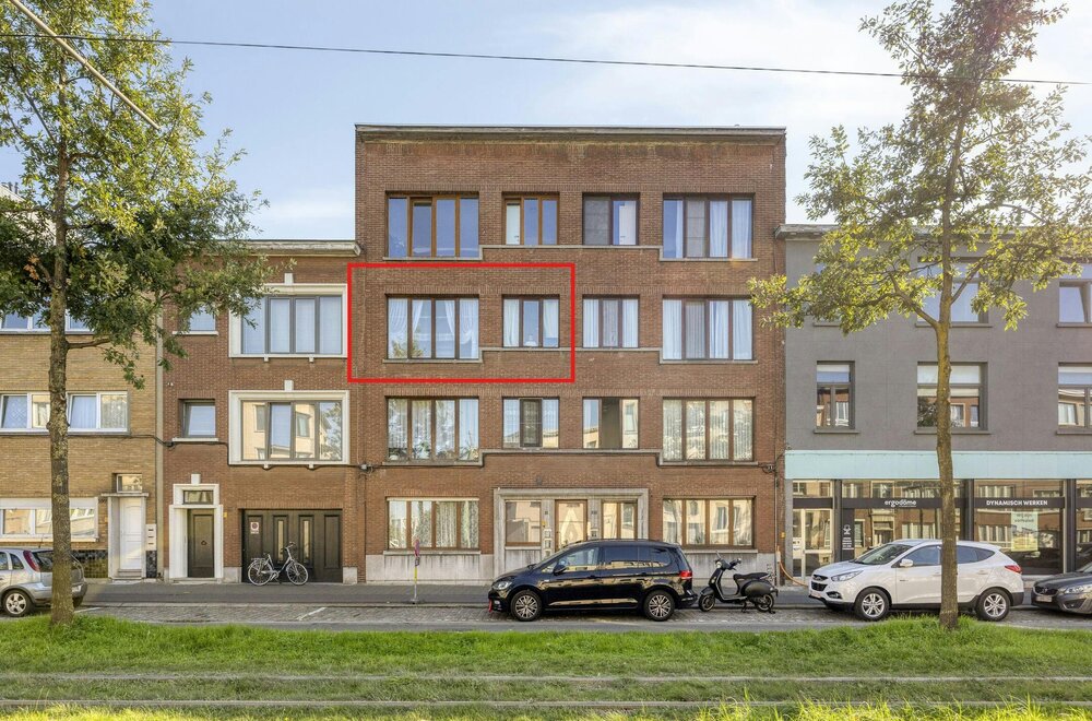 ruim-appartement-met-2-slaapkamers-te-koop-in-wilrijk011.jpg