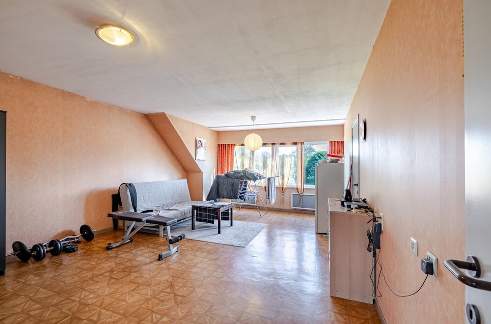 appartement-op-de-tweede-verdieping-met-twee-slaapkamers-en-garage002.jpg
