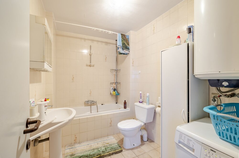 appartement-op-de-tweede-verdieping-met-twee-slaapkamers-en-garage007.jpg