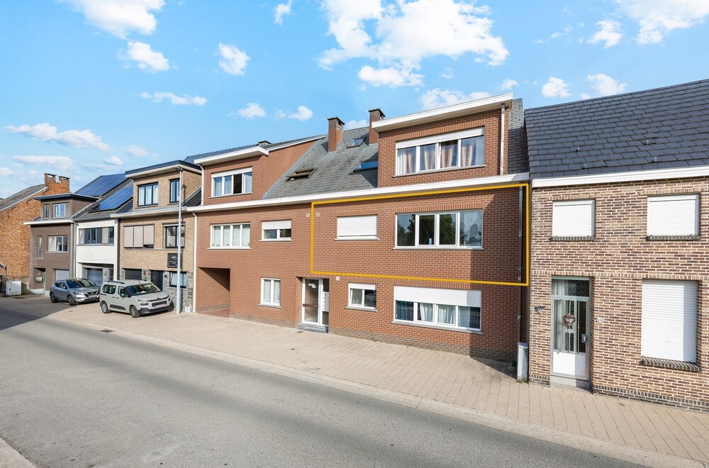 appartement-op-de-eerste-verdieping-met-twee-slaapkamers-en-garage001.jpg
