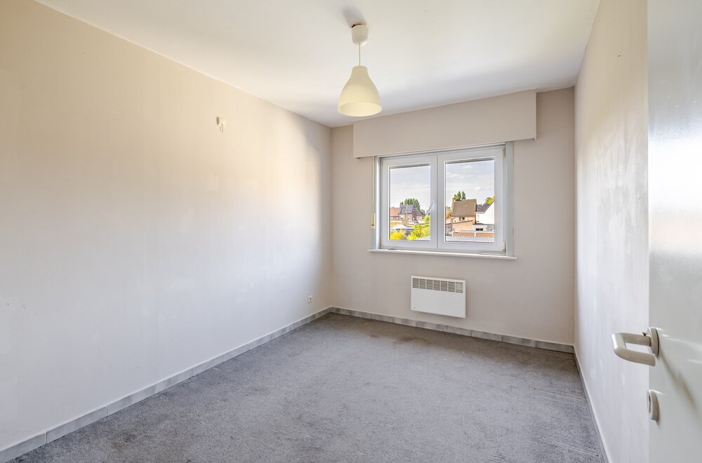 appartement-op-de-eerste-verdieping-met-twee-slaapkamers-en-garage003.jpg