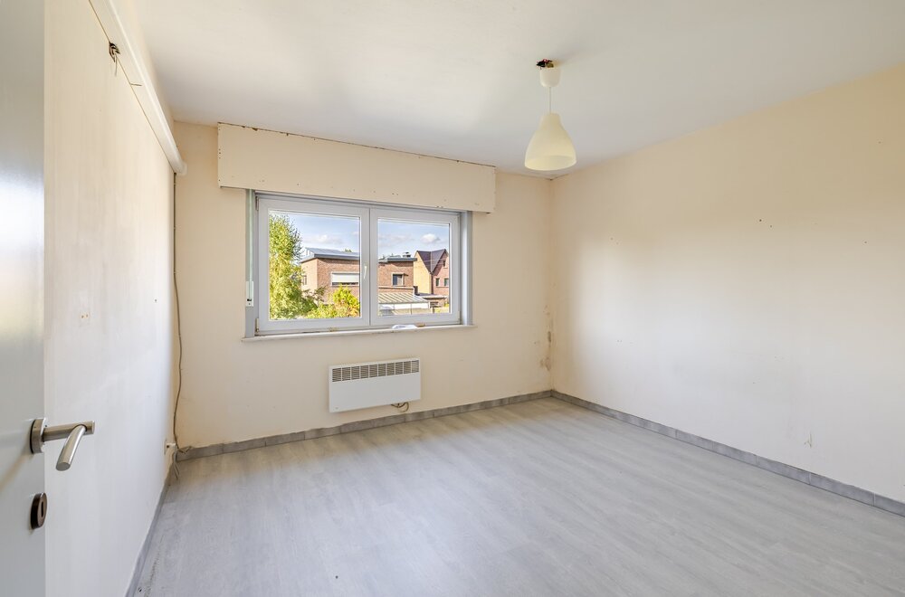 appartement-op-de-eerste-verdieping-met-twee-slaapkamers-en-garage004.jpg