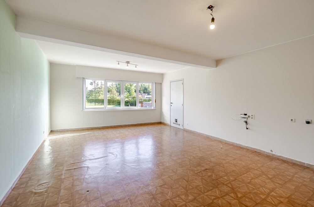 appartement-op-de-eerste-verdieping-met-twee-slaapkamers-en-garage007.jpg