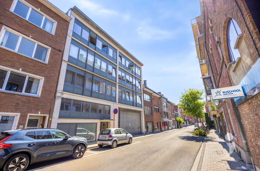 recent-gerenoveerd-appartement-in-hartje-leuven-001.jpg