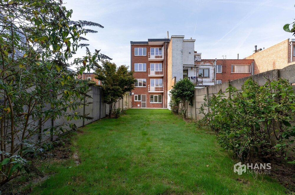 volledig-gerenoveerd-gelijkvloers-met-een-priv-tuin-van-153-m-005.jpg