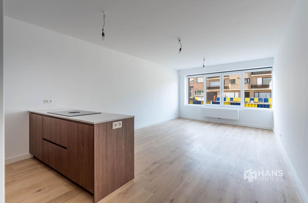 volledig-gerenoveerd-gelijkvloersappartement-76-m-met-tuin-153-m-in-deurne008.jpg